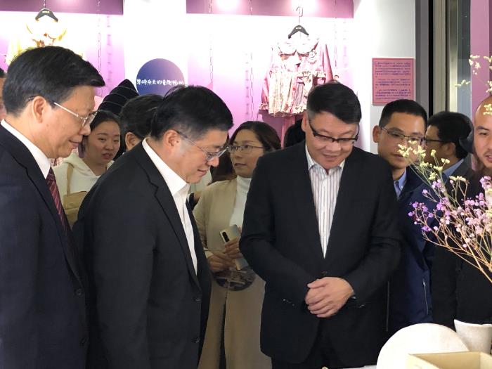 浙江省副省长成岳,教育厅党委书记、厅长陈根芳等领导现场视察指导.jpg