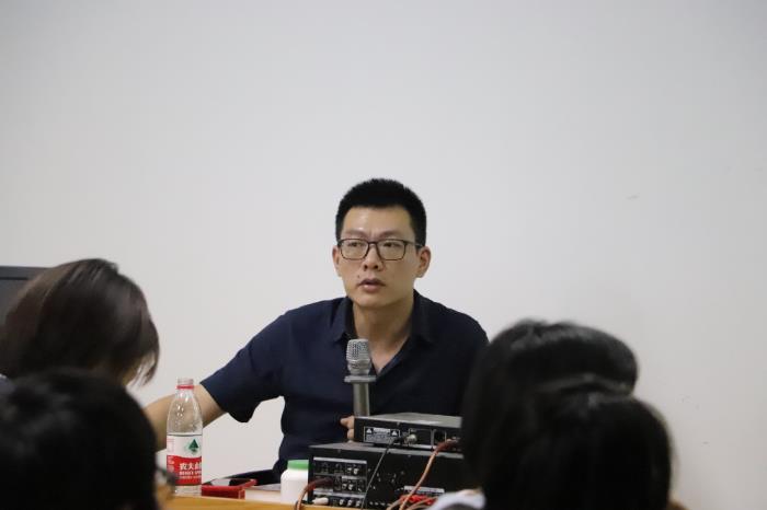 唐小伟博士理论课现场.JPG