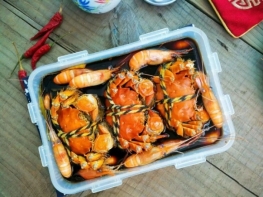 盒子里的食物&#xA;&#xA;描述已自动生成