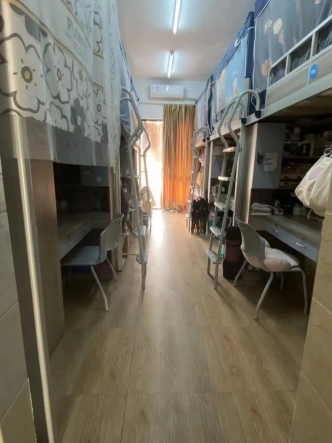 图片包含 地板, 室内, 建筑, 房间&#xA;&#xA;描述已自动生成